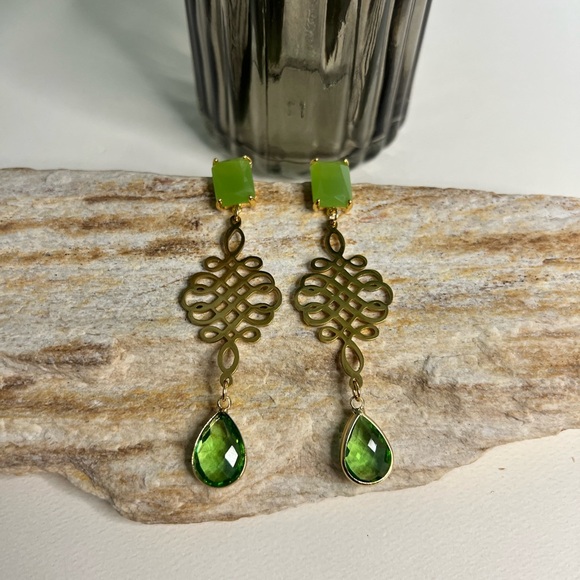 Geometric Minimalist Stylish Earrings - Gold & Green Intricate Glam  Earrings - Picture 10 of 10